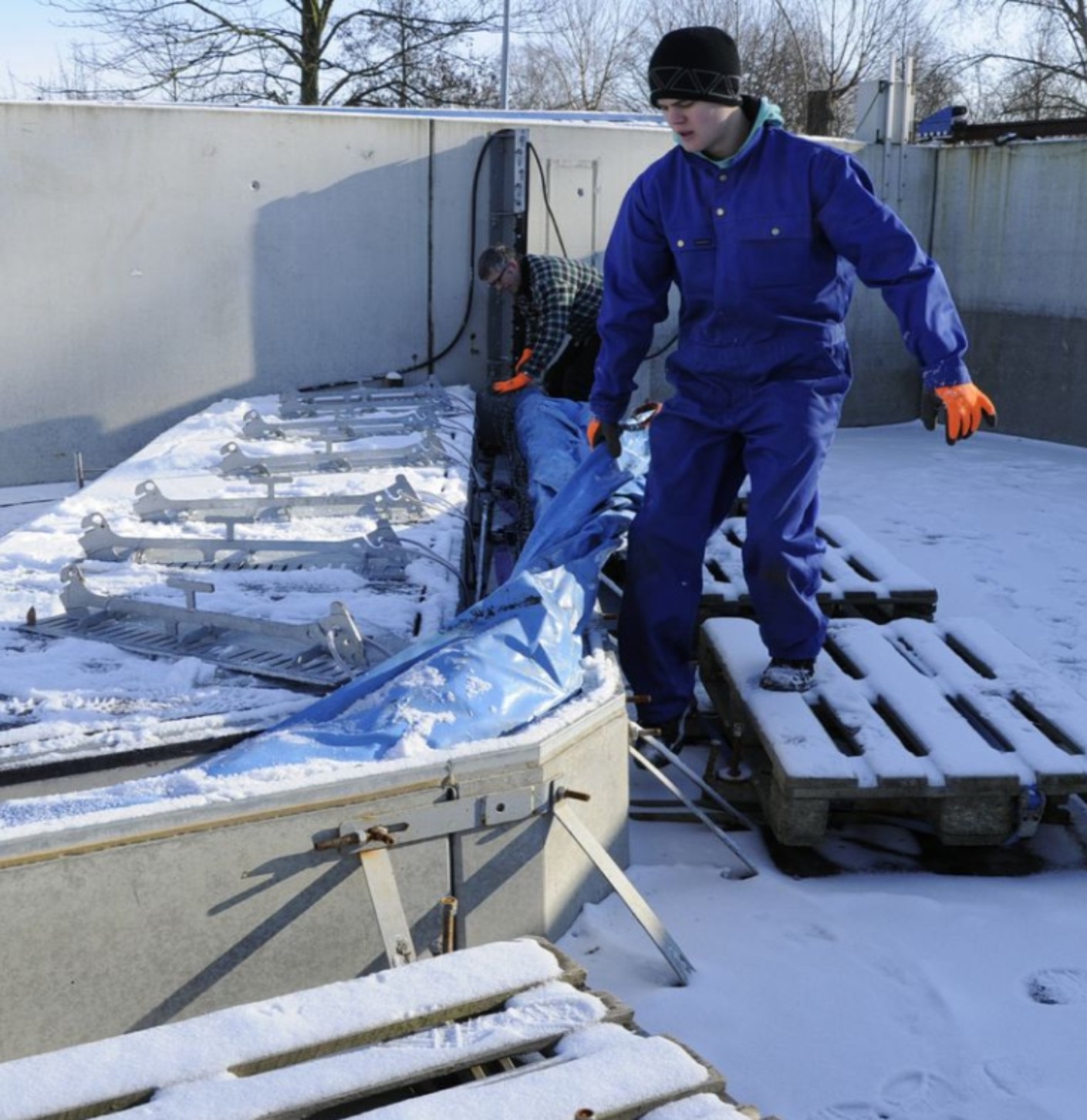 aquaburg-aktuelles-extremtest-extrembelastung-aufbau-winter-plane