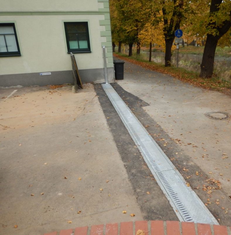 Die AquaWand200 eingebaut an einem Fluss